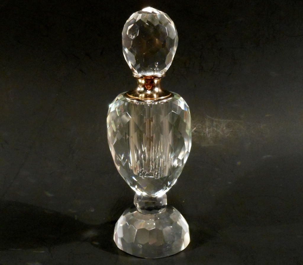  photo CUTCLEARCRYSTALPERFUMEBOTTLECUTGLASSDISCOBALLCHANDELIERTYPECRYSTAL1.jpg