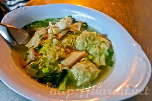 Sukhumvit Soi 38 Wanton Noodles