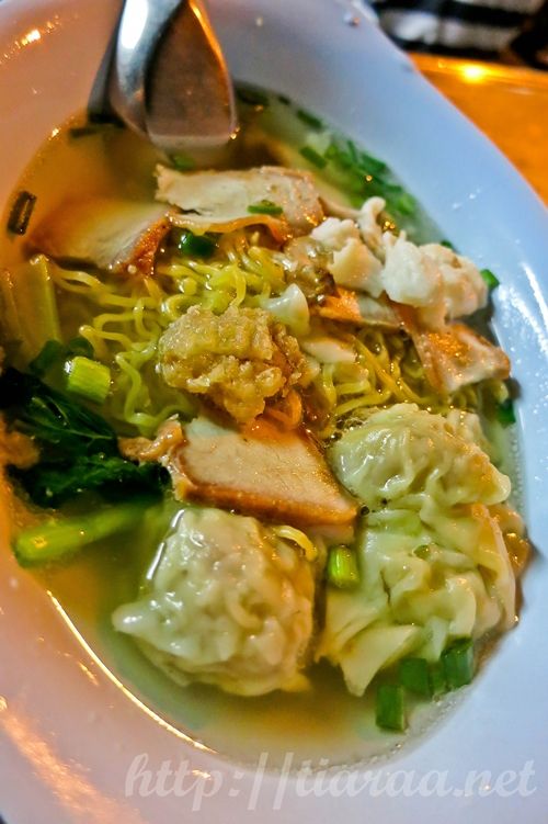 Sukhumvit Soi 38 Wanton Noodles photo tunglongwantonnoodles1_zps86e5a1a5.jpg