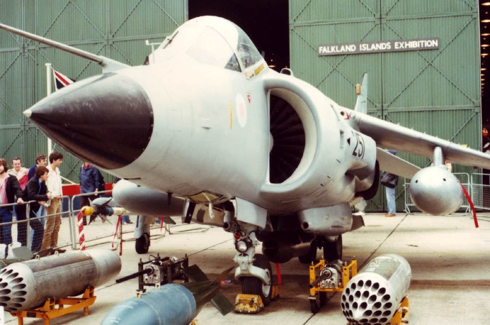 http://i1130.photobucket.com/albums/m537/allamo/Yeovilton19820012.jpg