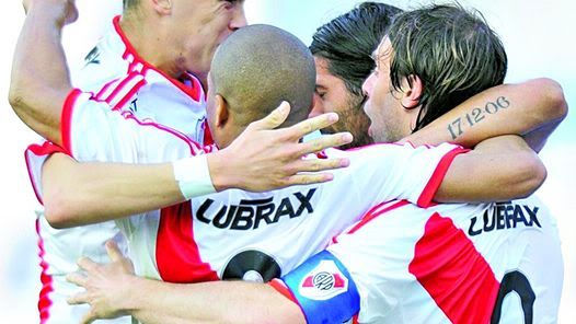 ABRAZO-REPETIDO-CELEBRA-CONTINUADO-APUNTALA_CLAIMA20111013_0071_4.jpg